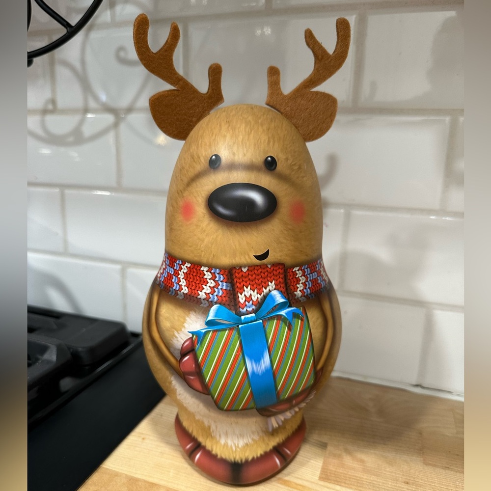 Russel Stover Candy Christmas Reindeer empty decorative tin